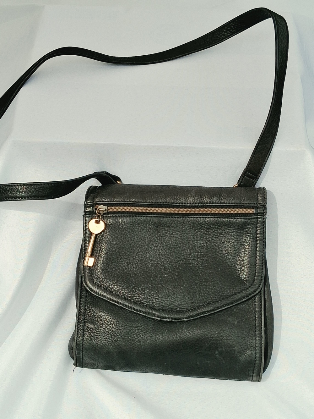 VTG Fossil 1954 Black Pebbled Leather Flap Crossbody Bag 75082 w/ Key Charm